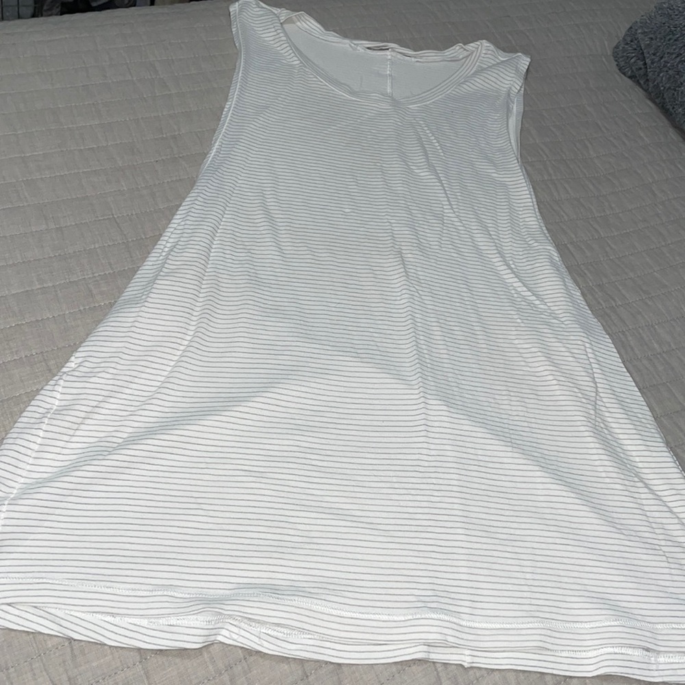 Lululemon high neck sleeveless top